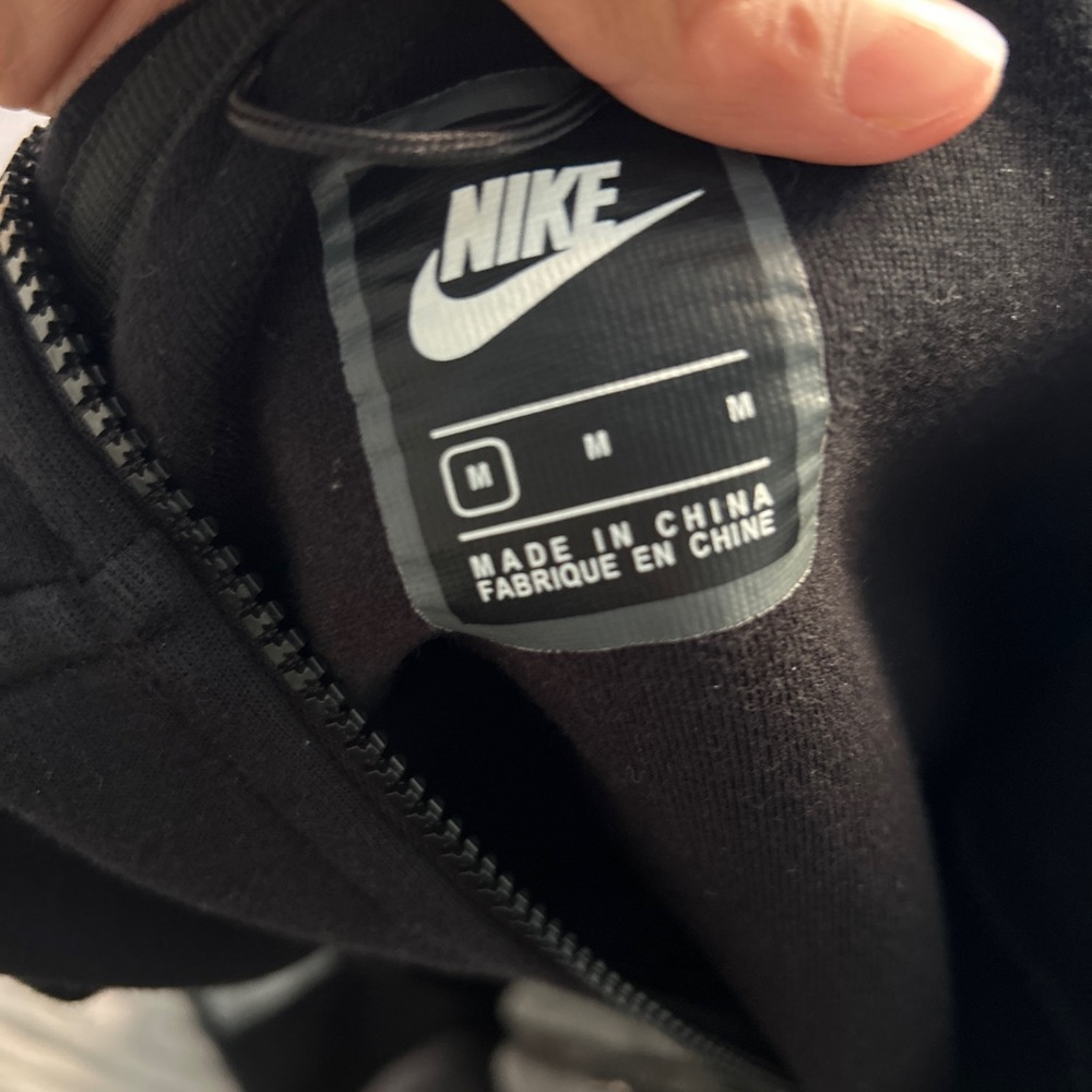 Nike Tech Top - Picture 2 of 2